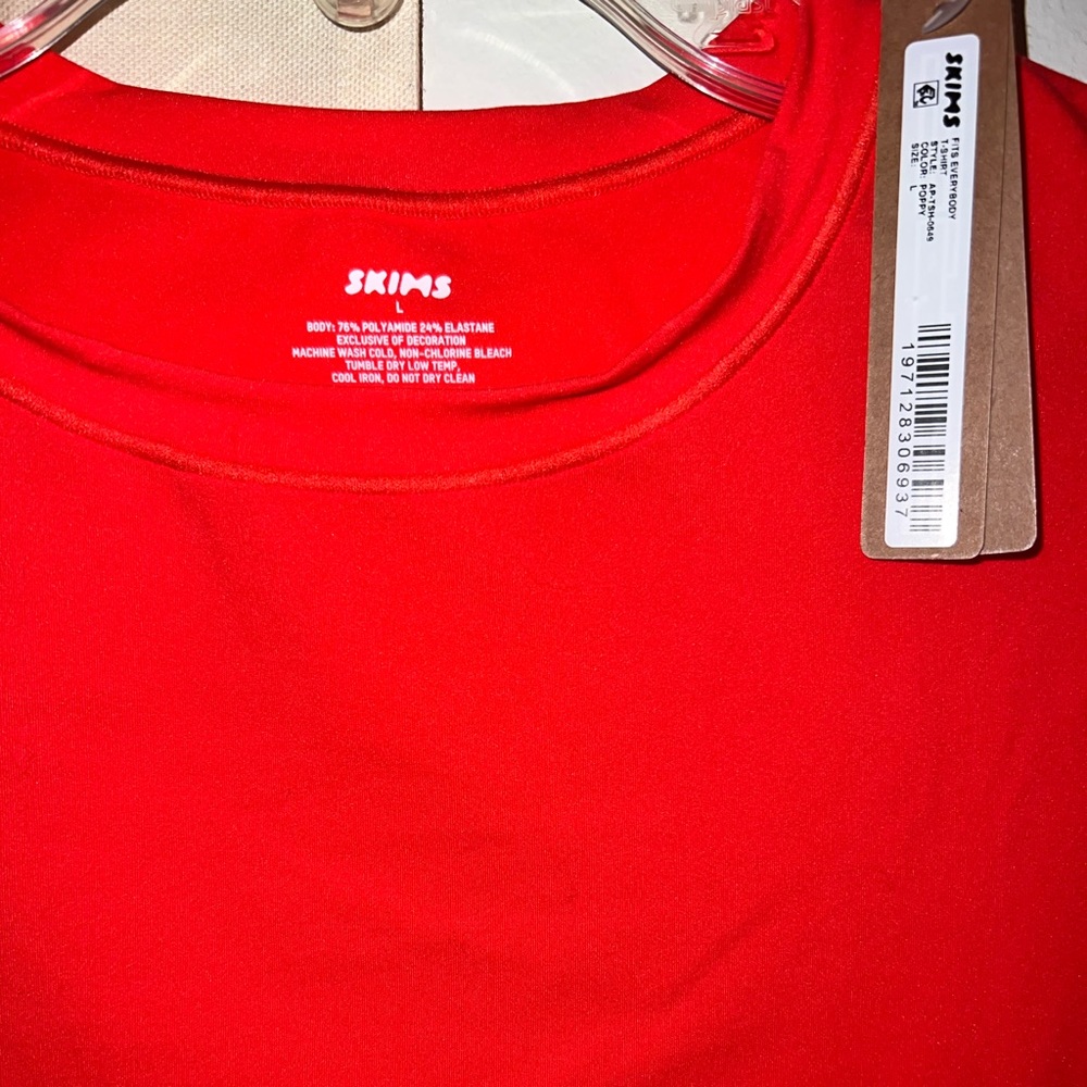 Skims Fits Everybody Shirt